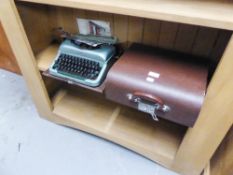 A MANUAL PORTABLE TYPEWRITER