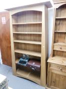 A HARDWOOD ARTS AND CRAFTS STYLE OPEN BOOKCASE OF SIX TIERS WITH FIXED SHELVES, 3'6" WIDE