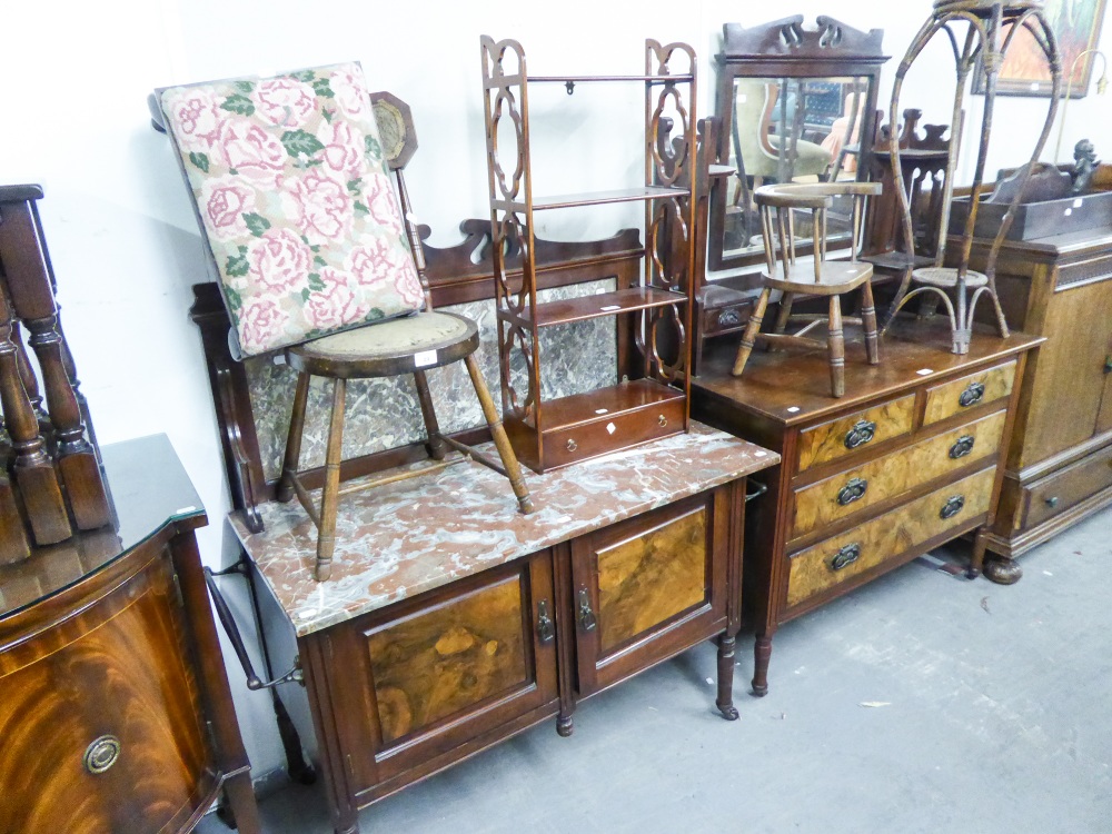 VICTORIAN WALNUTWOOD AM MAHOGANY TWO PIECE BEDROOM SUITE COMPRISING; A WASHSTAND WITH VEINED