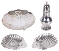 A pair of Edwardian silver scallop shell dishes, hallmarked Birmingham 1908