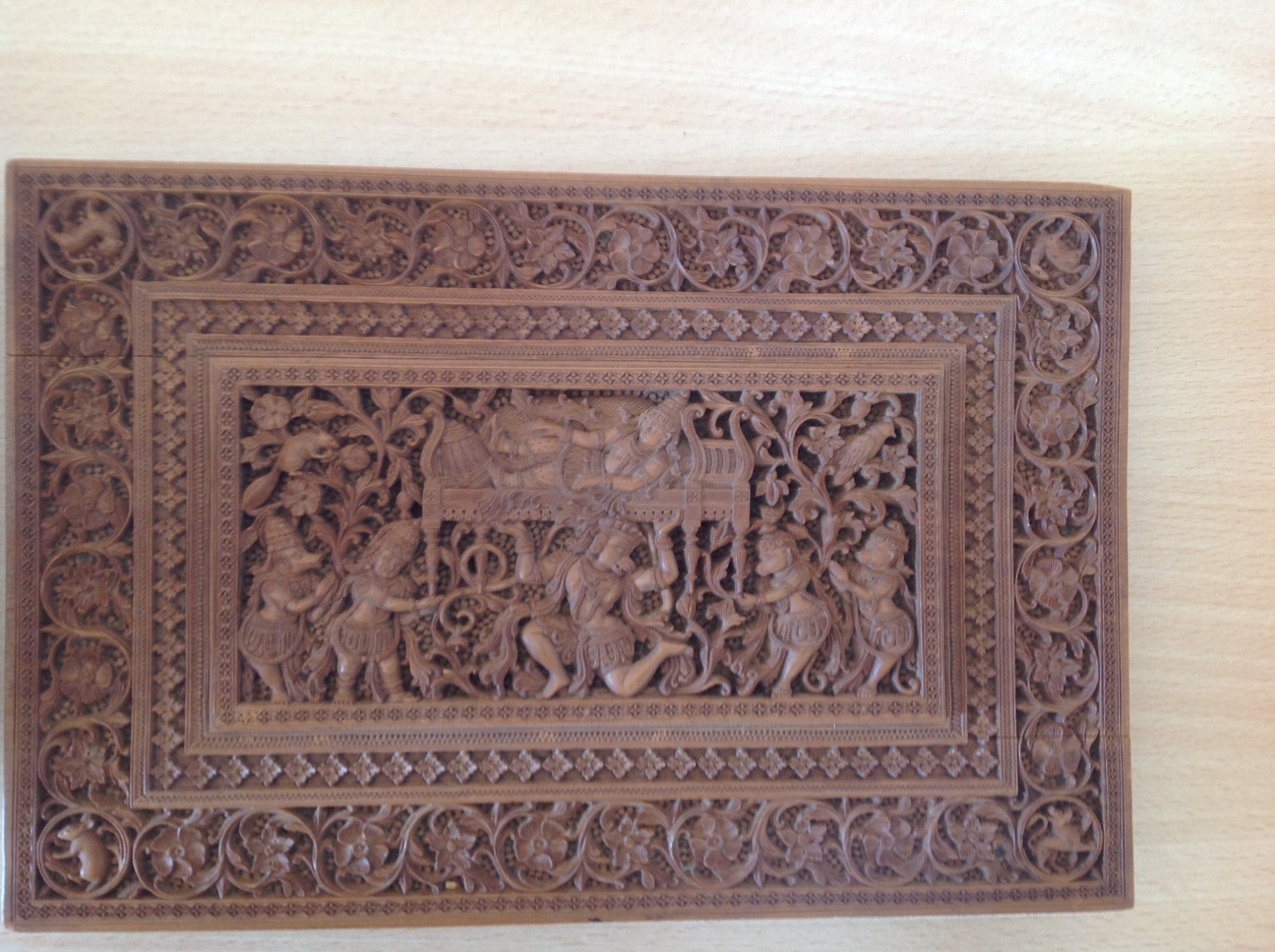 A 19th century Anglo-Indian carved sandalwood casket - Image 4 of 8