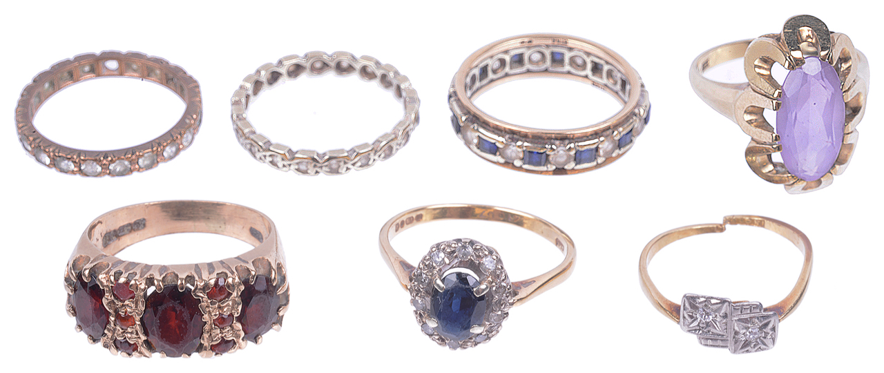 A sapphire and diamond set ring and six other rings