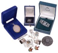 A collection of mixed silver jewellery