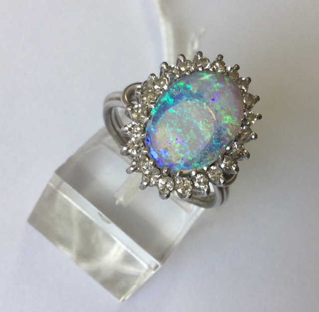 An attractive Continental 18kt opal and diamond dress ring - Image 3 of 3