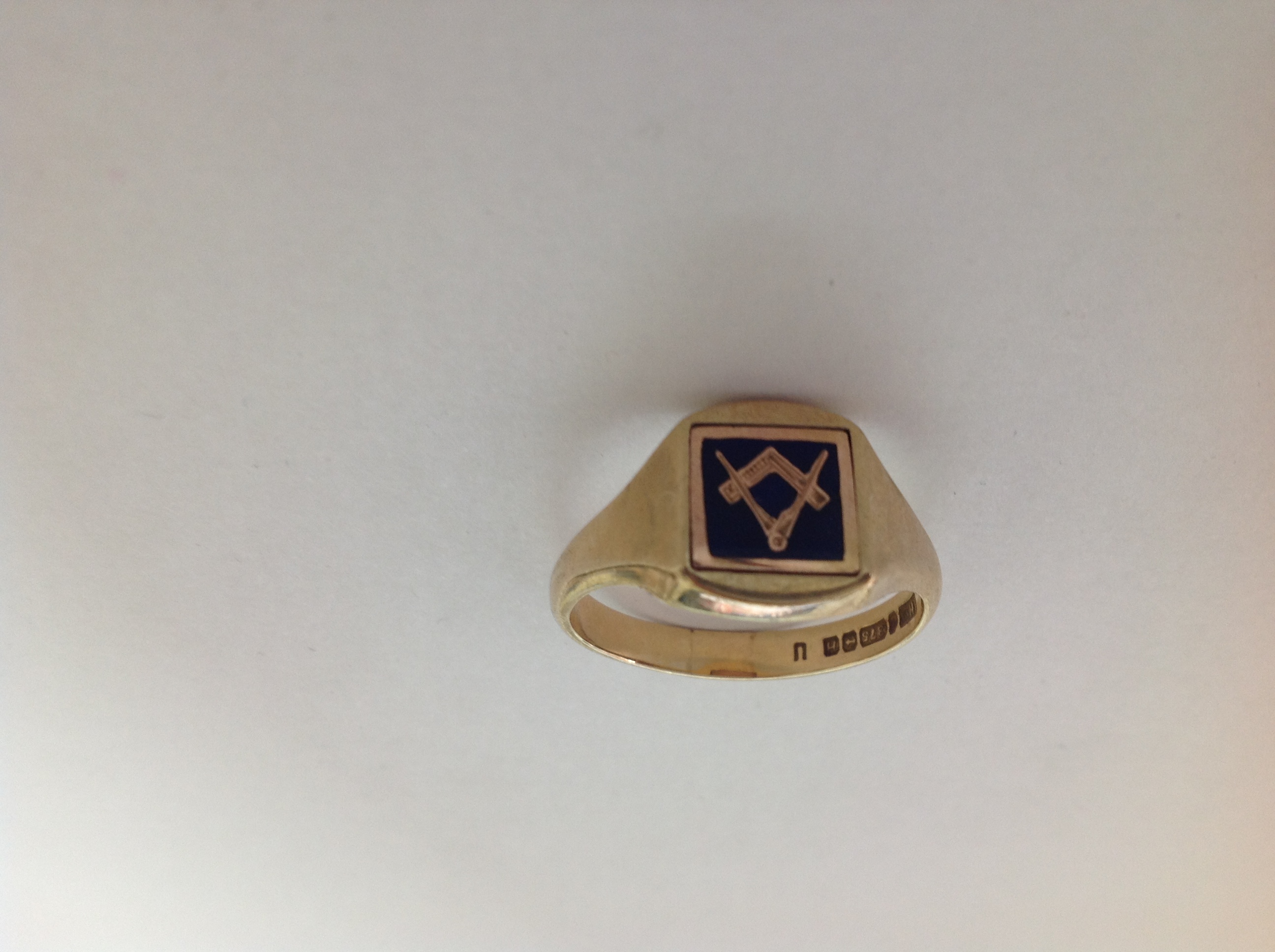 A gentleman's 9ct gold Masonic reversible signet ring - Image 3 of 5