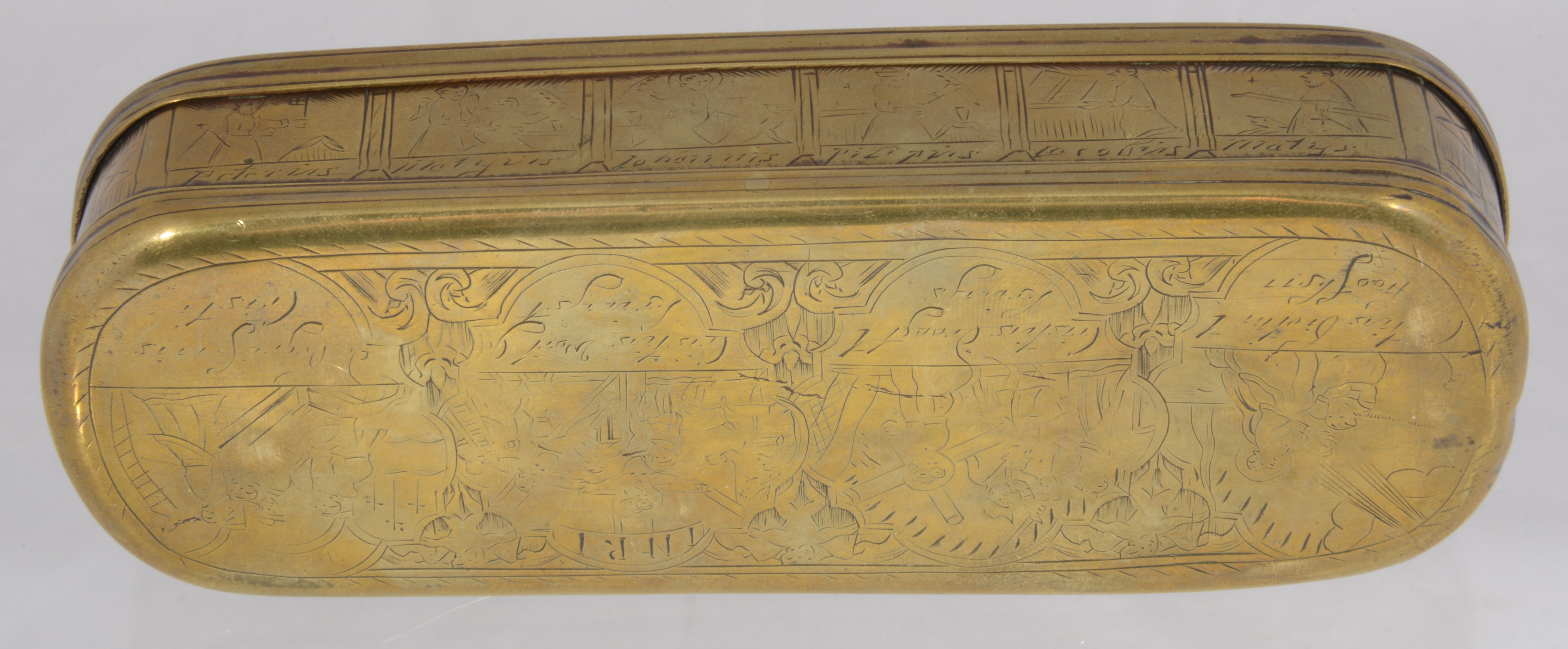 An 18th century brass tobacco box - Image 3 of 3