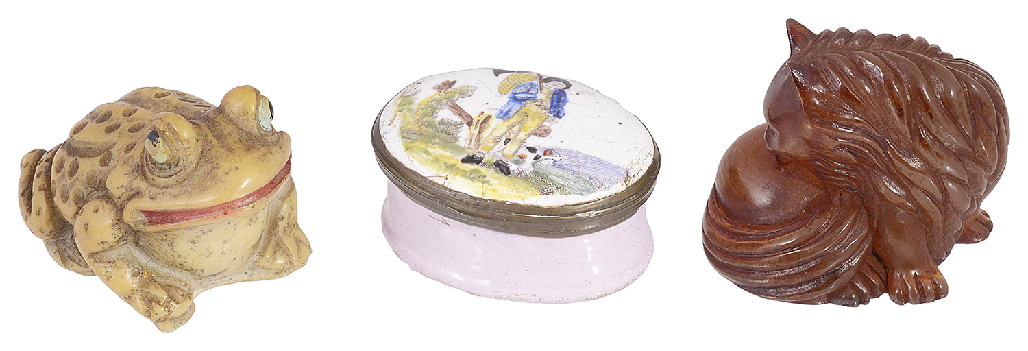 Two decorative figures of a frog and a cat together with an oval enamel hinged lidded patch box, a/f