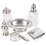 A collection of silver items (7)