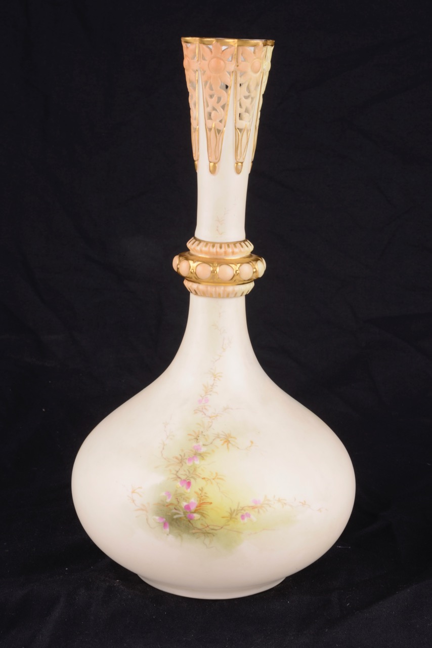 A Graingers Worcester blush ivory vase by John Stinton - Image 2 of 4