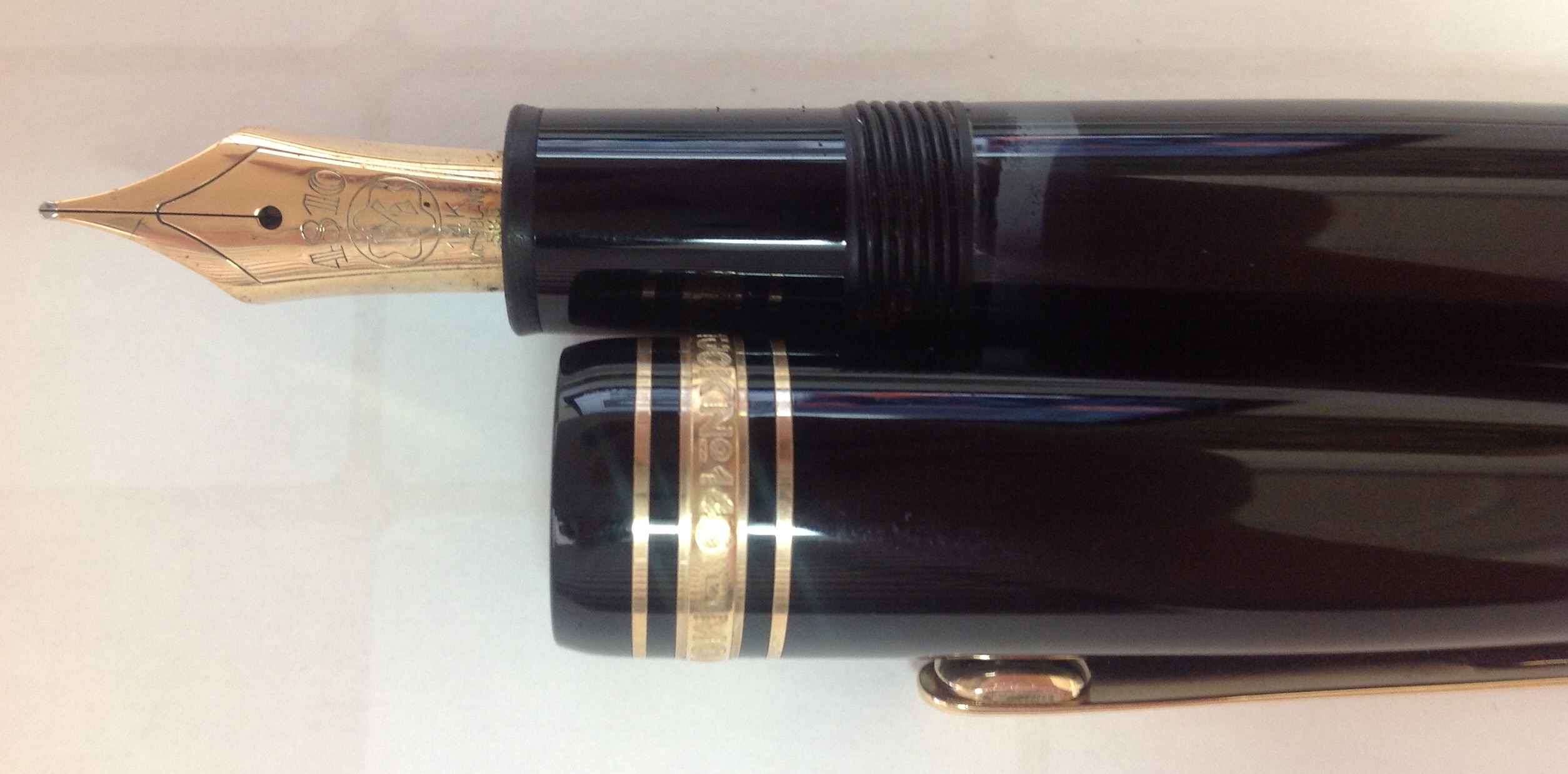 A Mont Blanc Meisterstuck fountain pen - Image 2 of 5