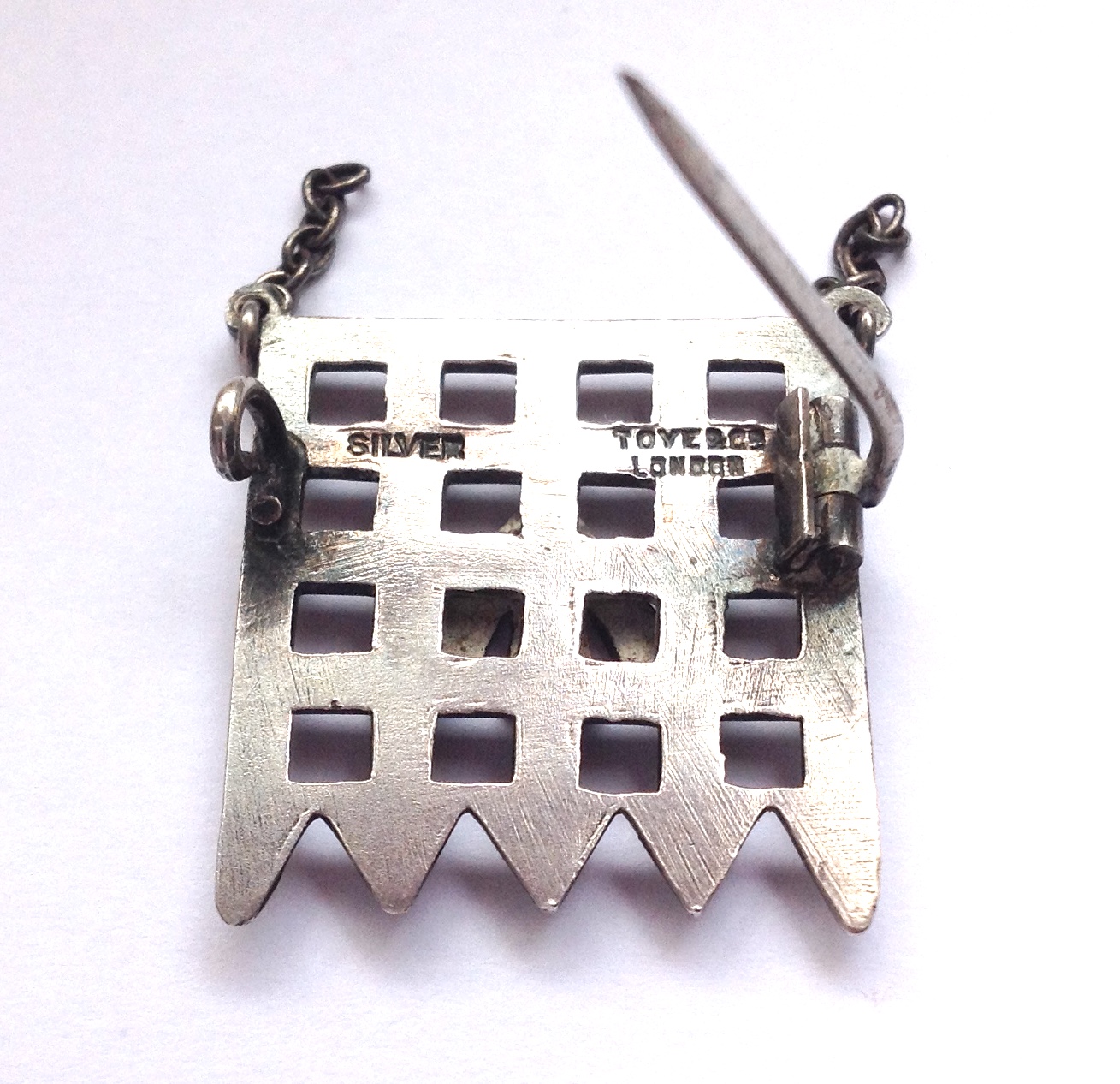 A rare Suffragette Holloway Prison silver brooch - Image 2 of 3