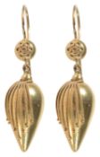 Continental Vict. style .585 gold drop earrings of Etruscan design