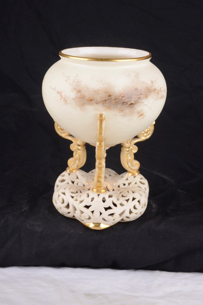 A Graingers Worcester vase - Image 3 of 4