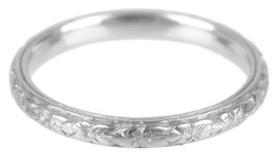 A delicate platinum wedding band and an 18ct gold wedding band(2)