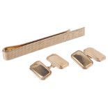A Continental 10K gold tie pin and 9ct gold cufflinks(2)