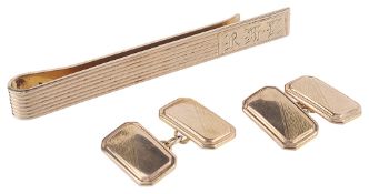 A Continental 10K gold tie pin and 9ct gold cufflinks(2)