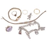 A small quantity of gold and silver jewellery (qty)
