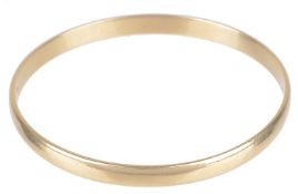 A Continental 18K plain polished gold bangle