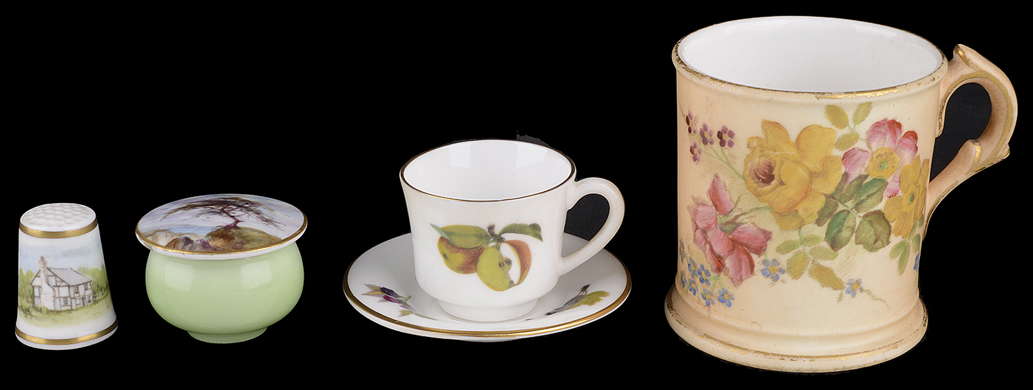 A Royal Worcester miniature pot and cover, 1910(4)