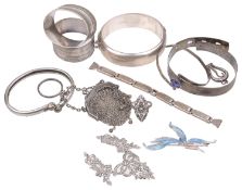 A small collection of silver and other jewellery (qty)