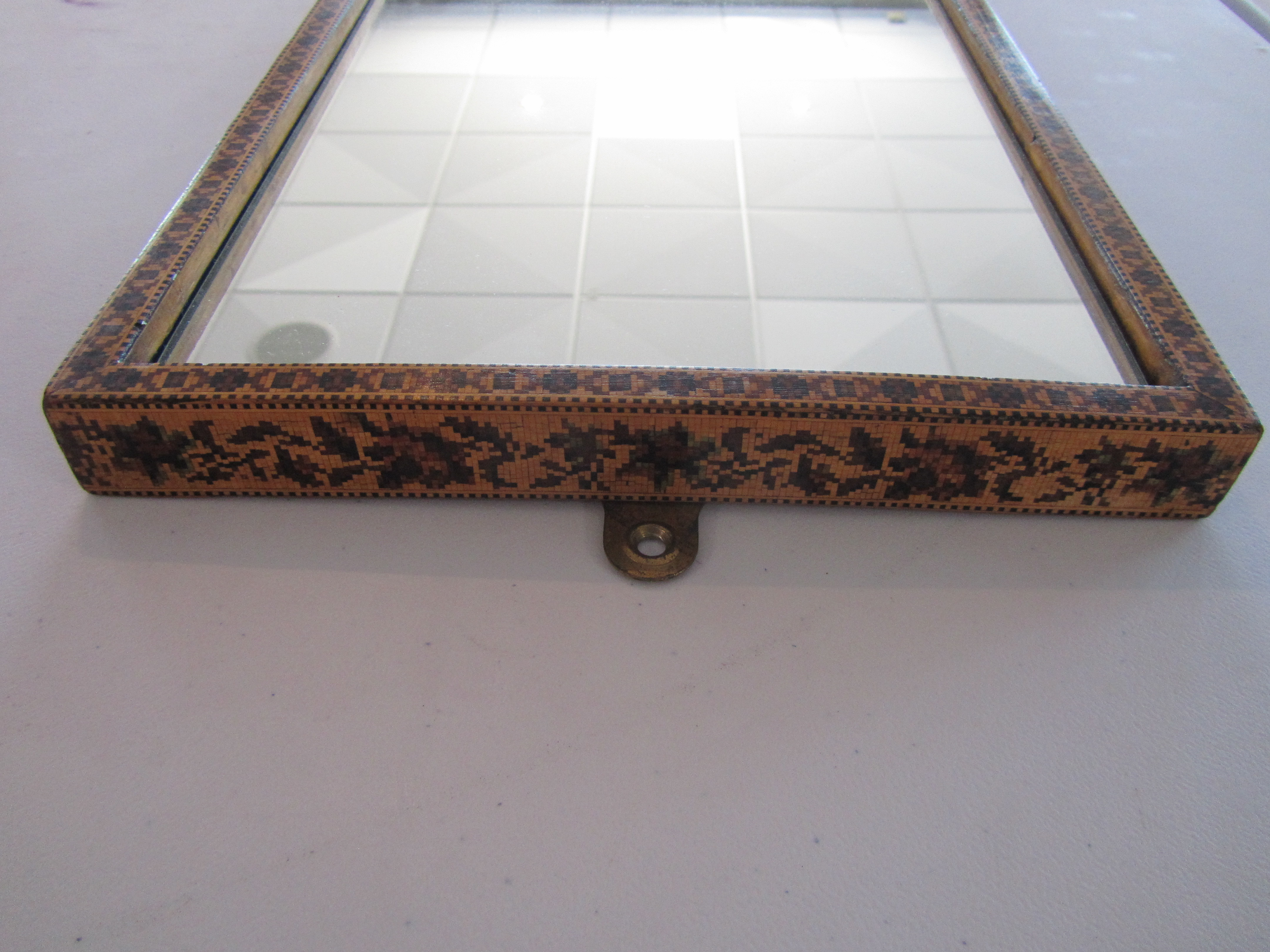 A Tunbridge ware framed wall mirror, 20th c. - Image 6 of 7