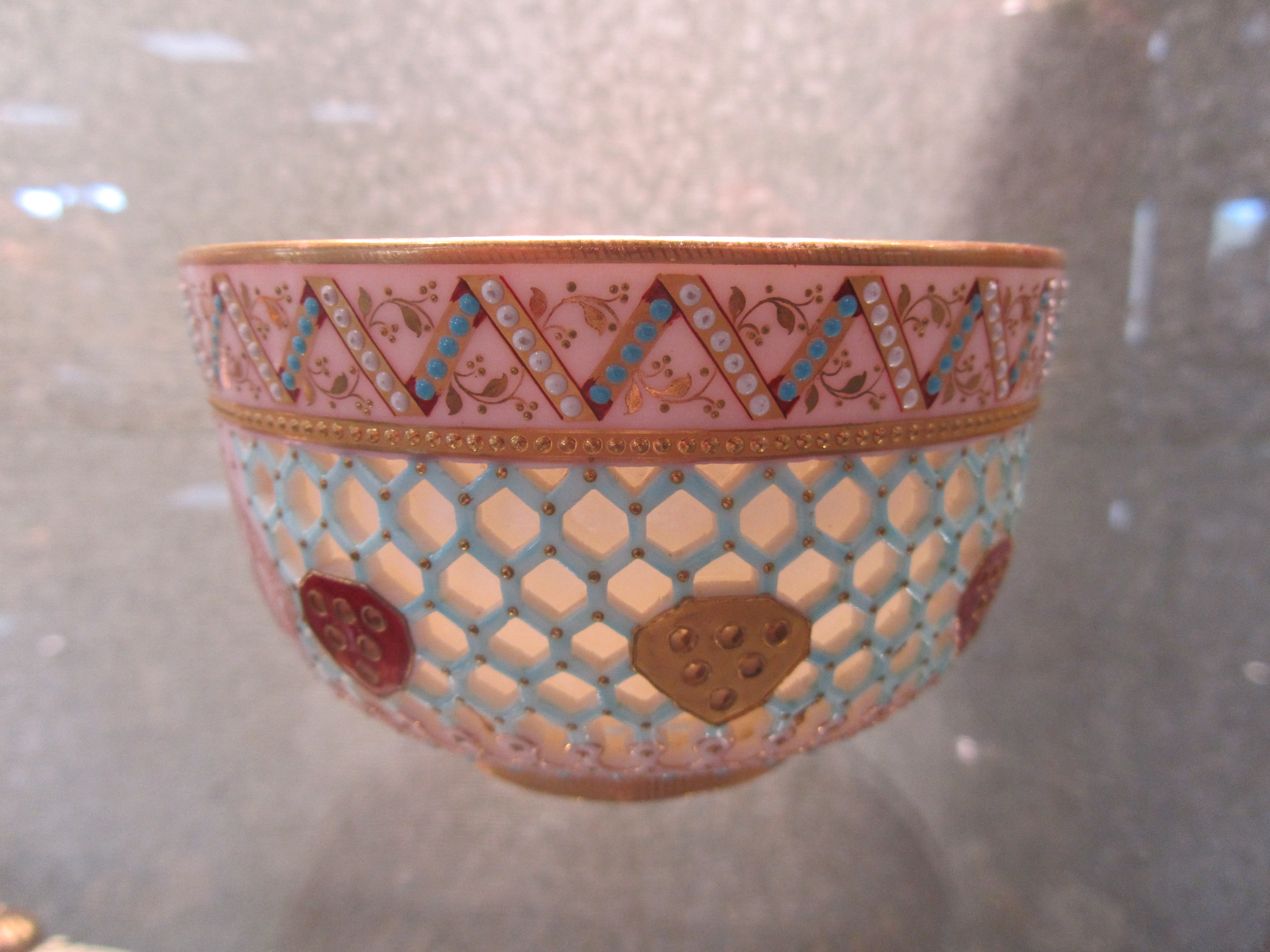 A Royal Worcester cabinet reticulated bowl attributed to George Owen - Image 7 of 10