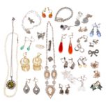 Collection of mainly mixed silver jewellery including marcasite (qty)