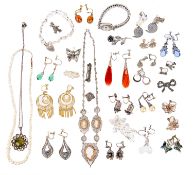 Collection of mainly mixed silver jewellery including marcasite (qty)