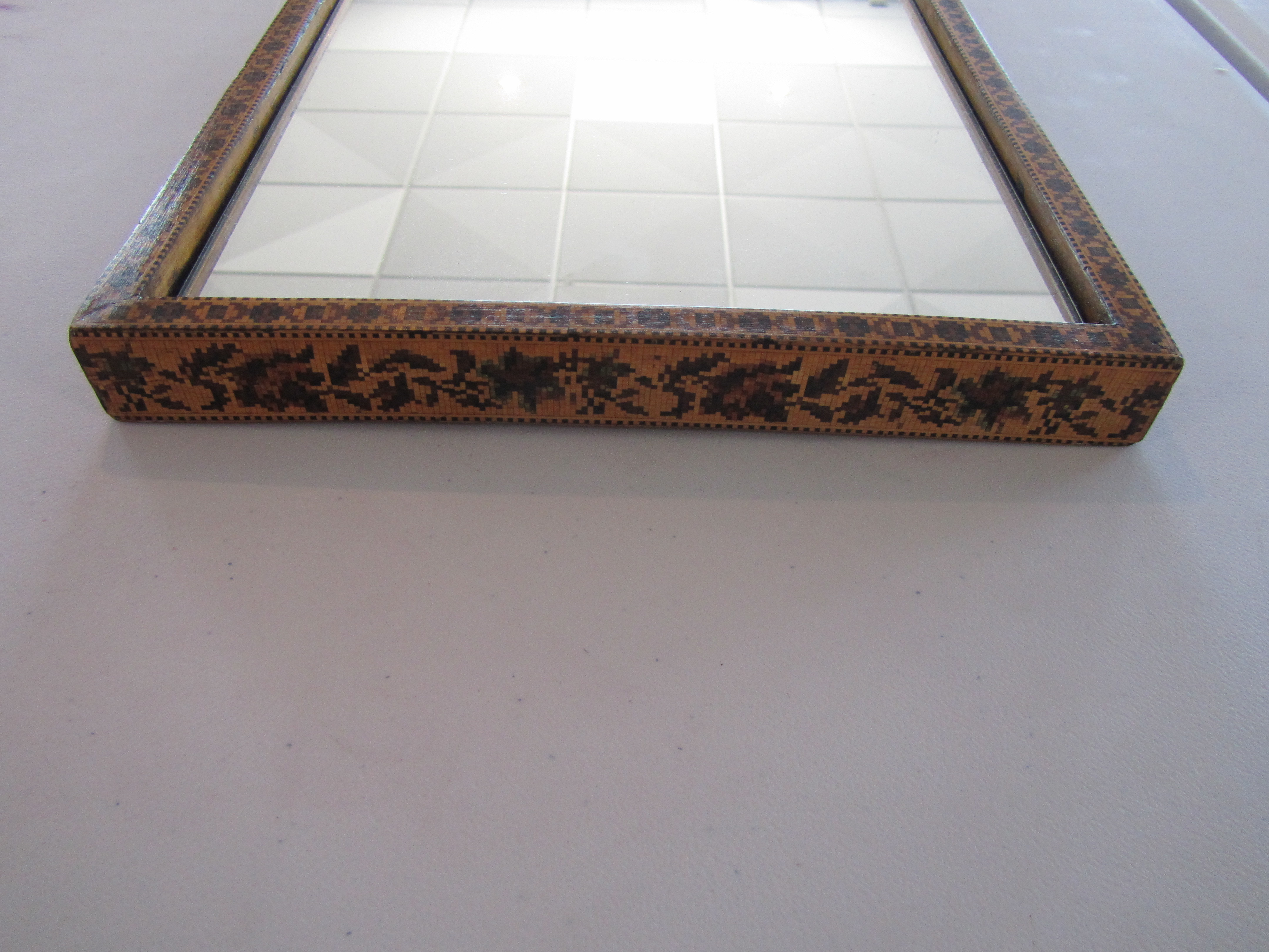 A Tunbridge ware framed wall mirror, 20th c. - Image 2 of 7