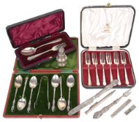 A selection of cased silver teaspoons, forks (qty)