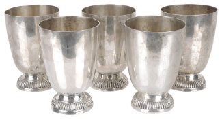 A set of five Siamese Sterling silver beaker(5)