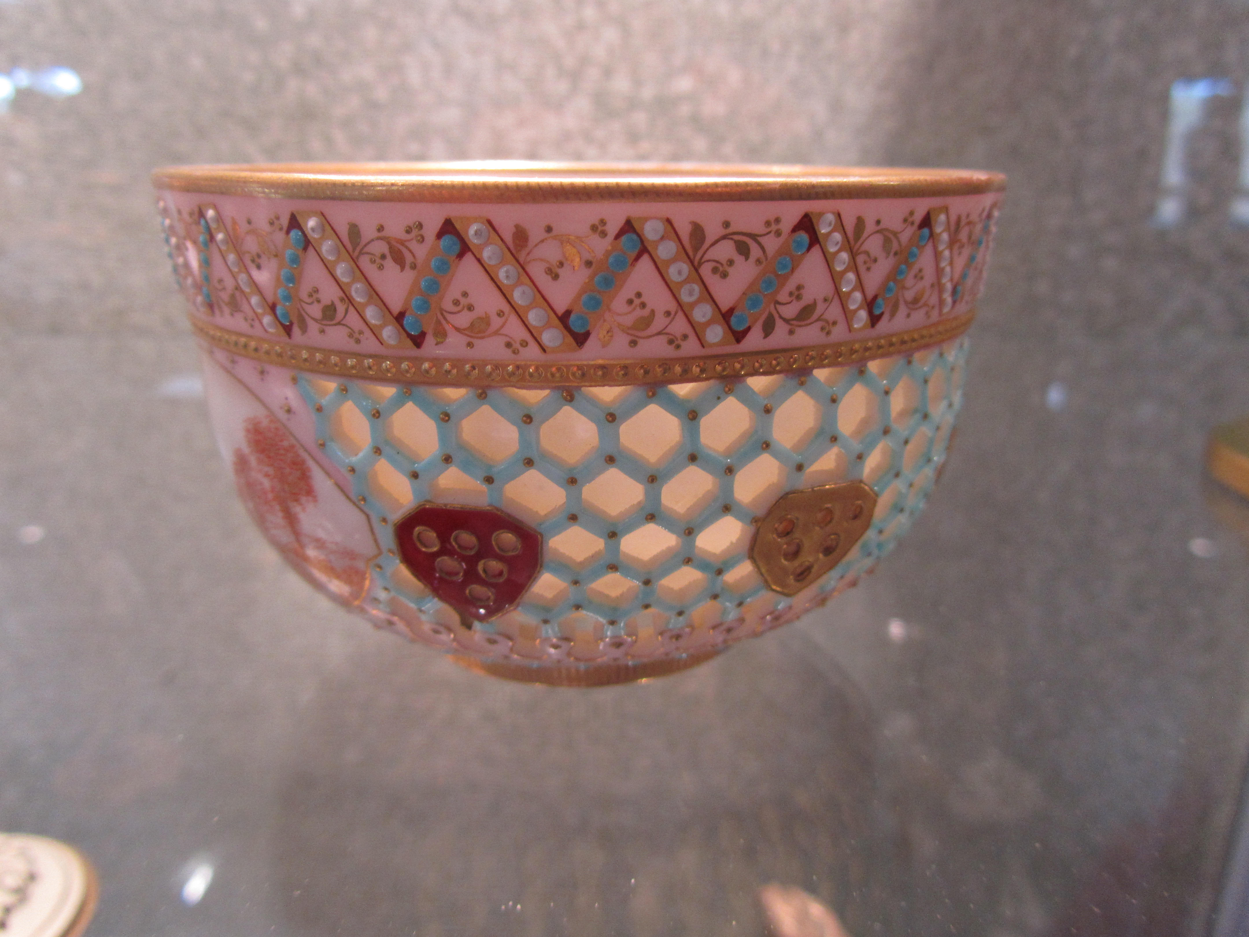 A Royal Worcester cabinet reticulated bowl attributed to George Owen - Image 9 of 10