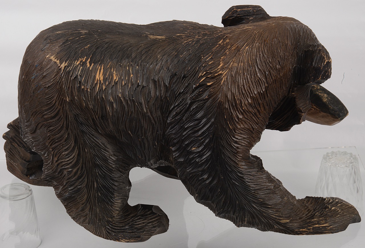 A large Black Forest carved bear circa 1900 - Image 2 of 2