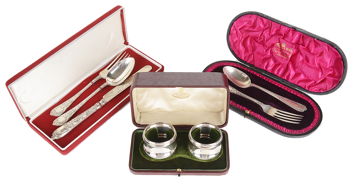 A George V cased set of two silver napkin rings, hallmarked Birmingham 1913