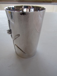 A Sarah Jones silver beaker, hallmarked London 1984 - Image 4 of 8