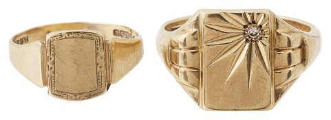 A 9ct gold gentleman's signet ring and cufflinks