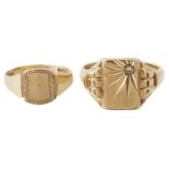 A 9ct gold gentleman's signet ring and cufflinks