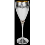 Stuart Leslie Devlin parcel-gilt silver wine goblet, hallmarked London 1980