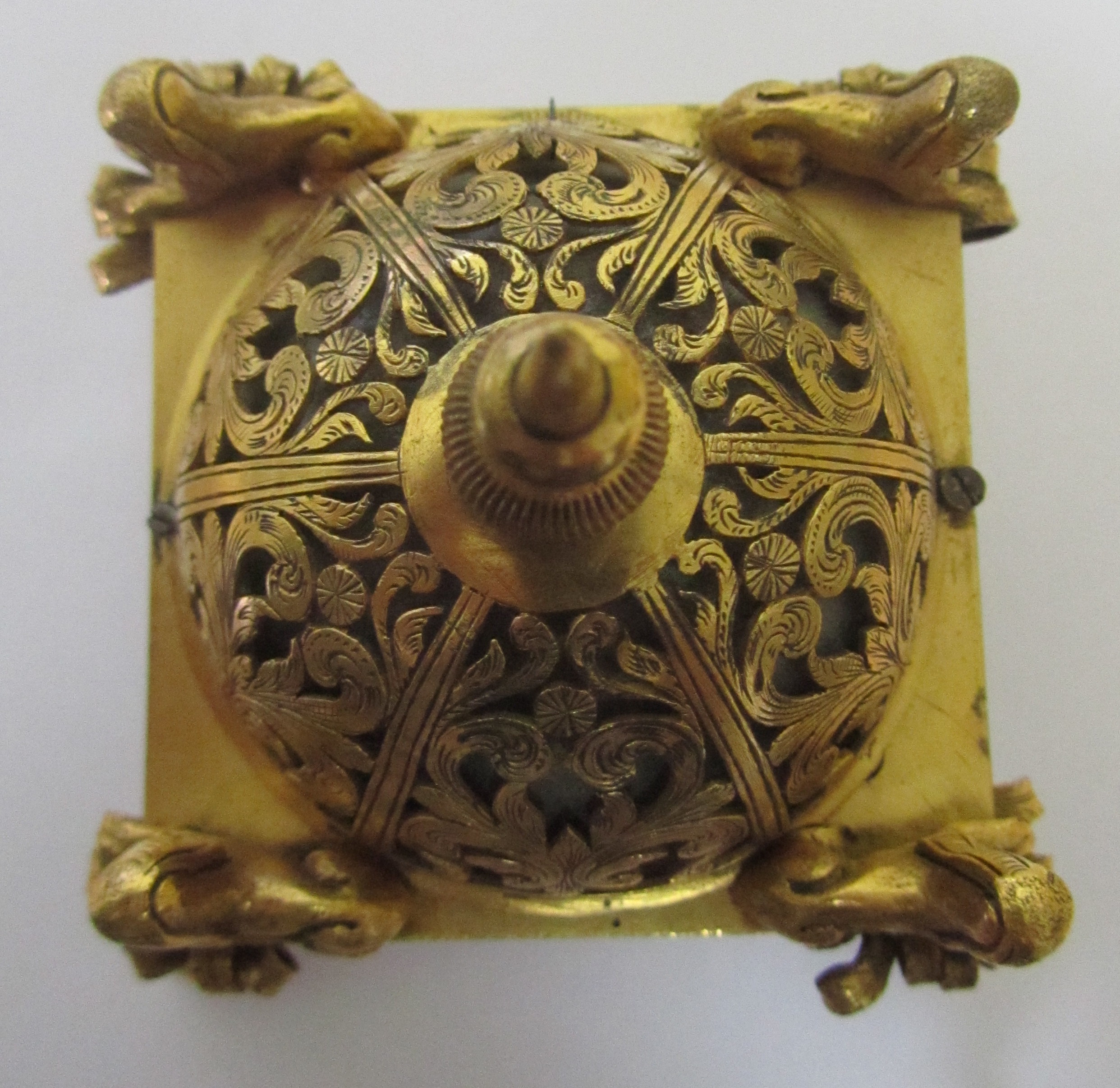 A Victorian small gilt brass Renaissance style clock - Image 7 of 15