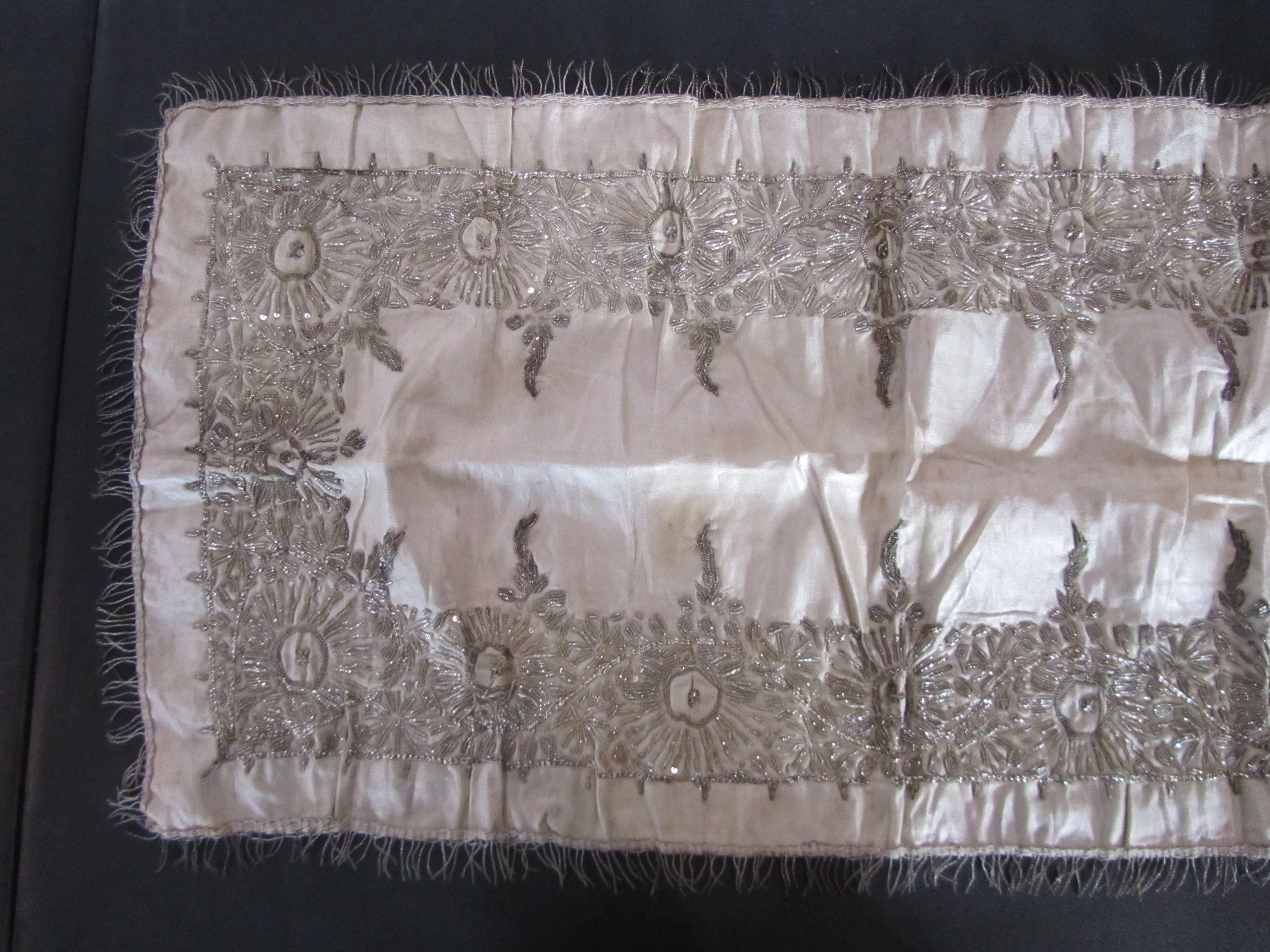 An early 20th century Assuit Egyptian worked silver metal shawl, c1920 - Image 3 of 19