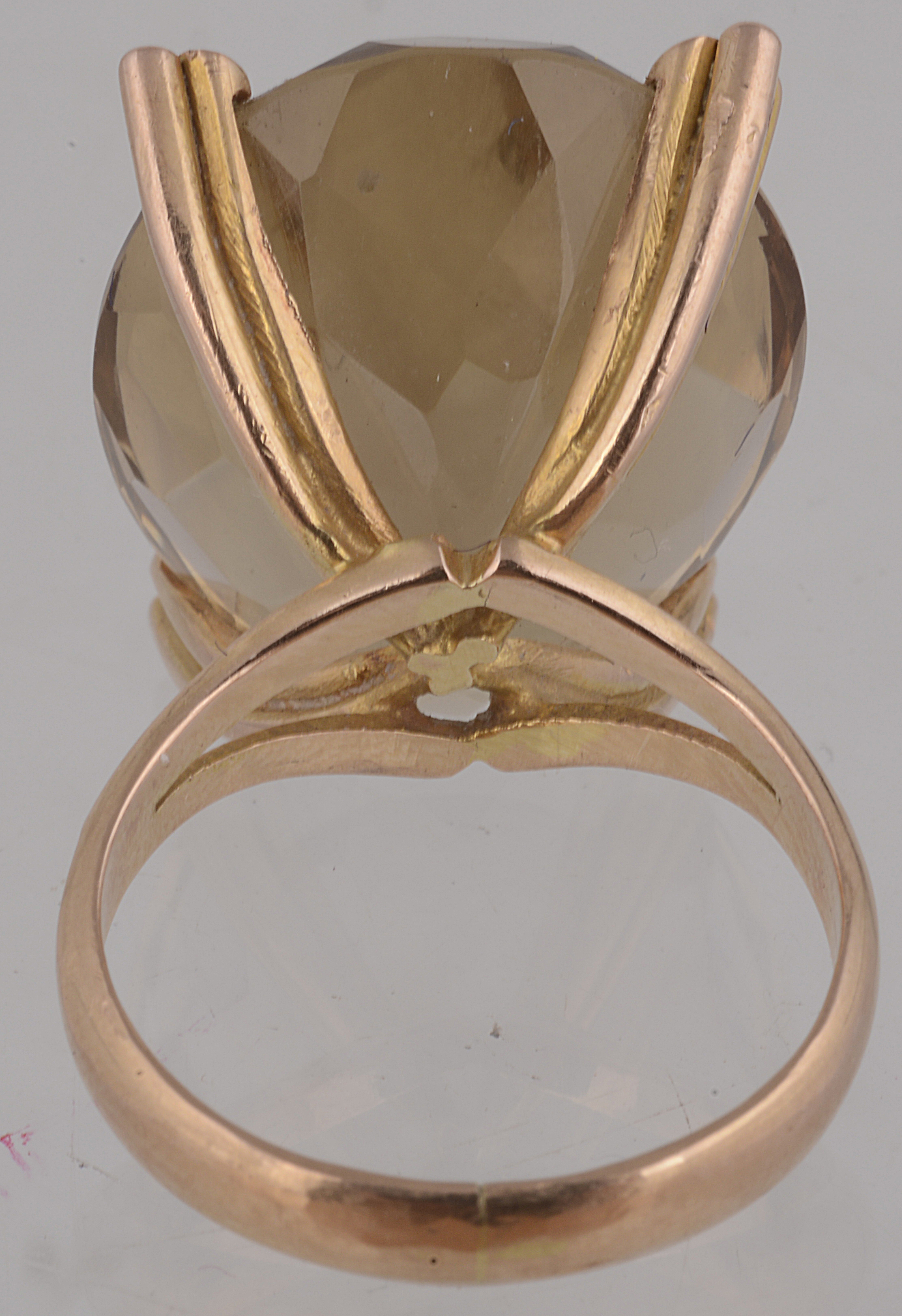 A large oval smoky quartz set dress ring - Image 2 of 2