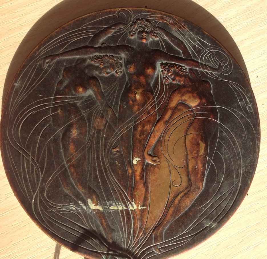 A rare bronze hand held mirror by René Lalique - Image 4 of 24