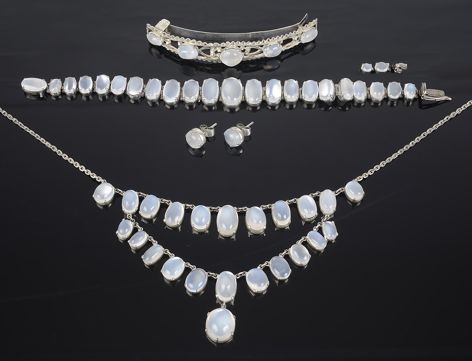 An attractive suite of moonstone set jewellery