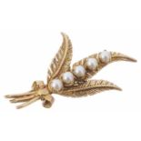 A 9ct gold and cultured pearl brooch in the form of a fern