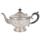 A George V silver teapot, hallmarked Birmingham 1931