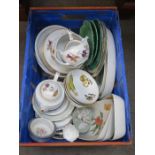 BOX CONTAINING ROYAL WORCESTER EVESHAM CHINA AND VARIOUS OTHER CERAMICS INCLUDING WEDGWOOD STYLE