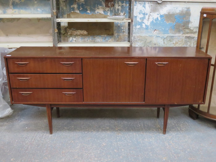 1970s STYLE BEAUTILITY SIDEBOARD