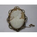 VICTORIAN GOLD COLOURED OVAL CAMEO BROOCH