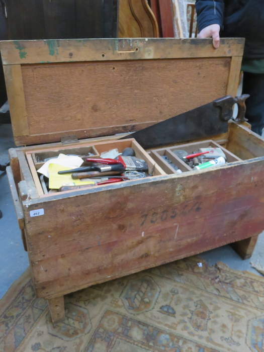 VINTAGE TOOL CHEST CONTAINING VINTAGE TOOLS