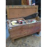 VINTAGE TOOL CHEST CONTAINING VINTAGE TOOLS